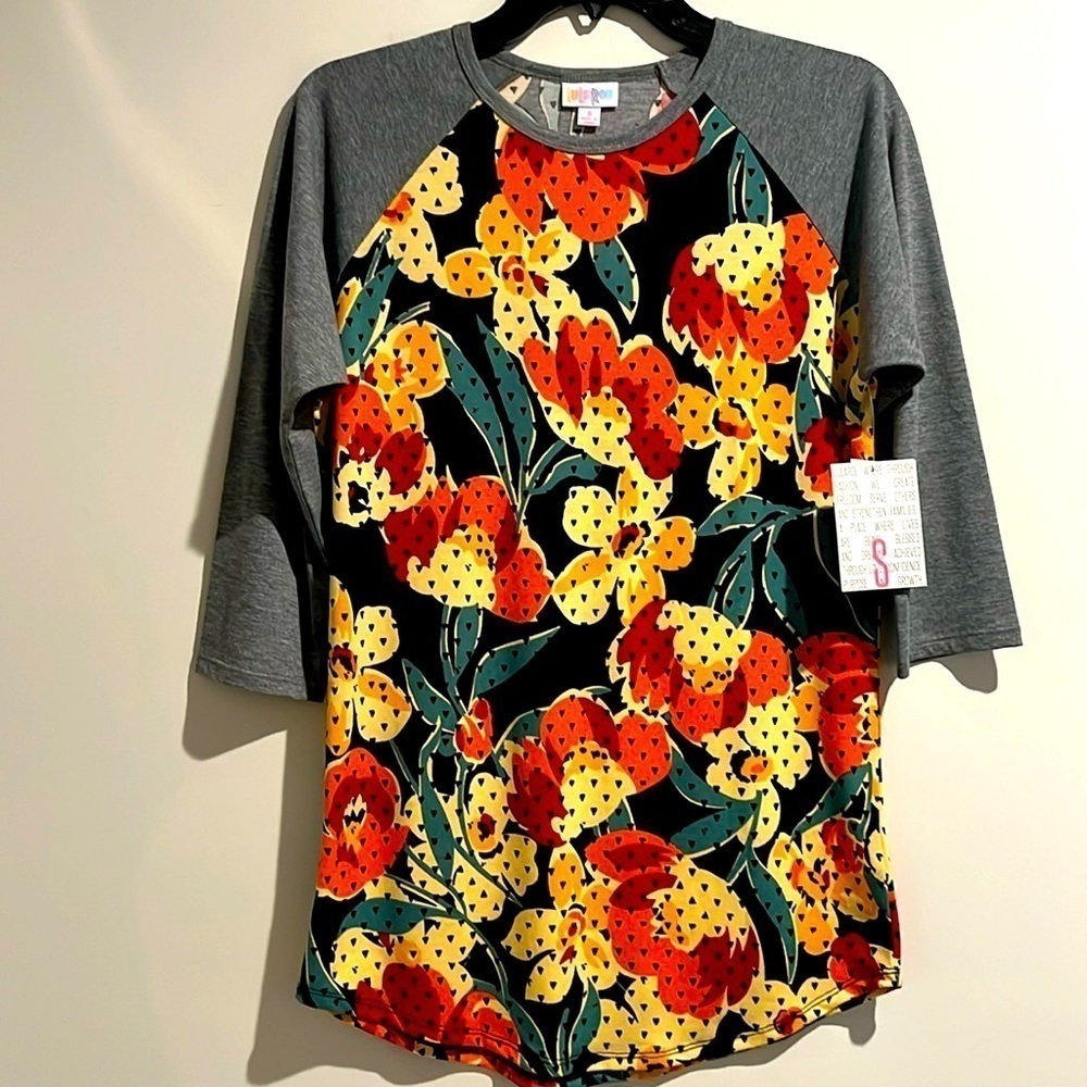 Lularoe Randy top. Size small. NWT.